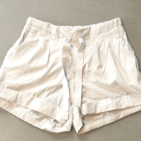 lululemon white shorts - Picture 1 of 1